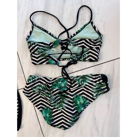 Sketcher 3 piece SPF bathing suit - Picture 5 of 13